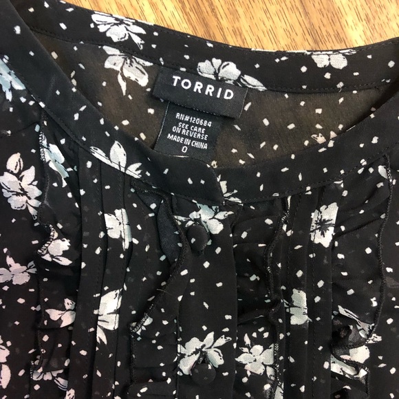 Torrid Black and White Floral Shirt - Picture 6 of 7